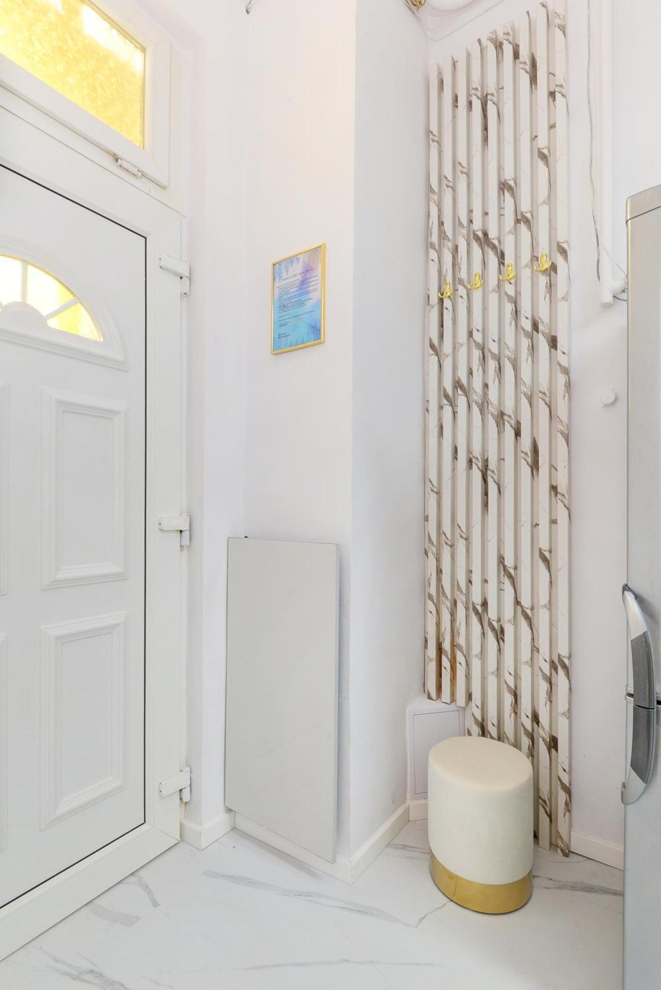 White & Gold Apartment Budapest Exterior photo