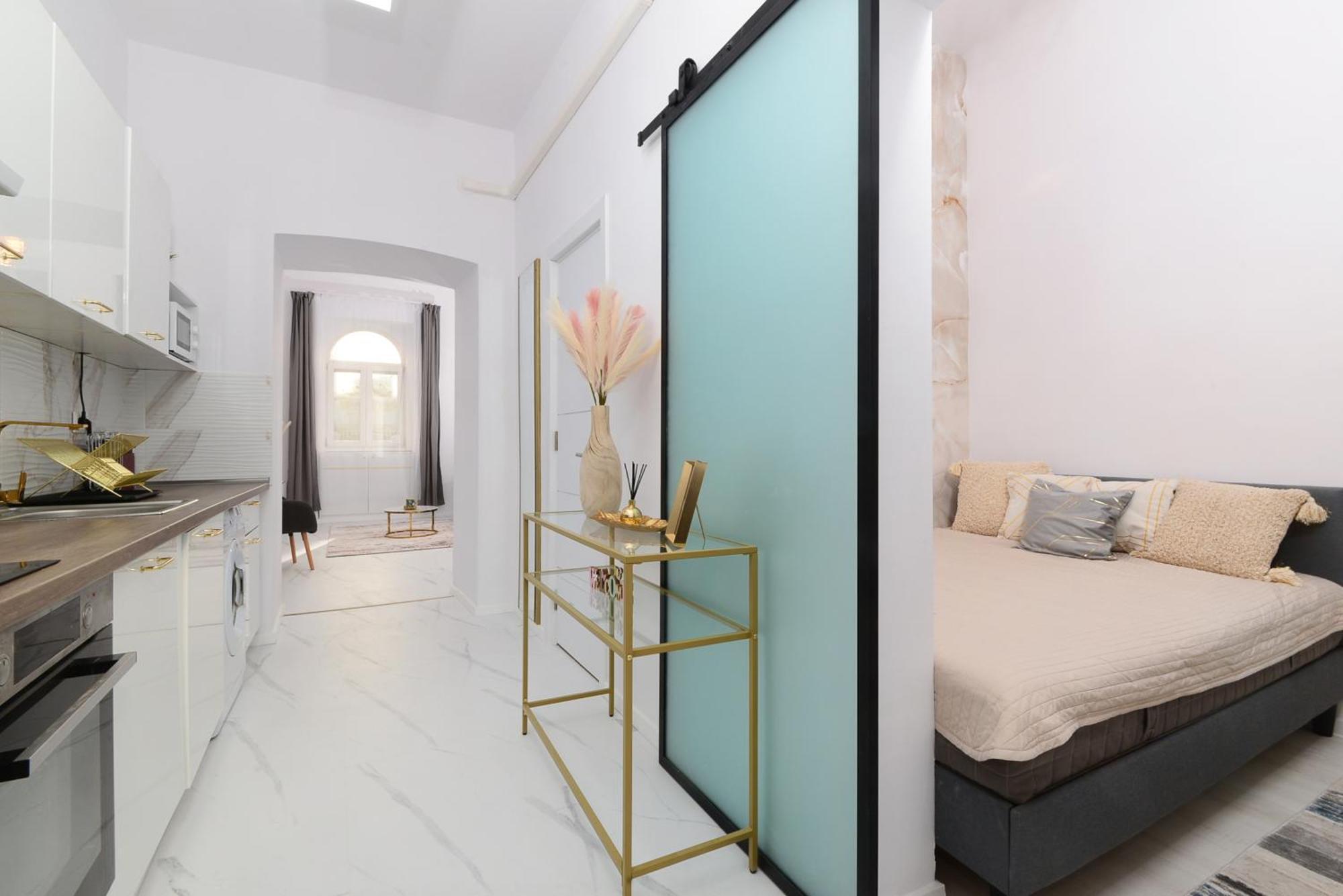White & Gold Apartment Budapest Exterior photo