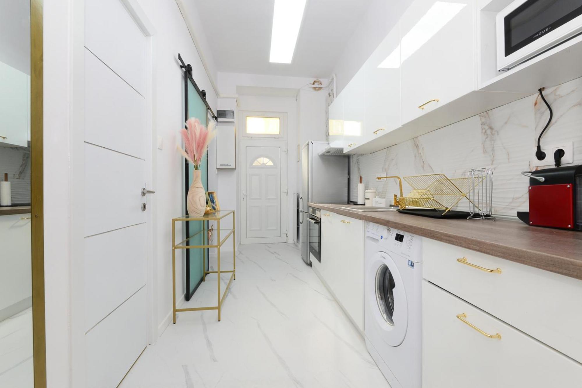 White & Gold Apartment Budapest Exterior photo